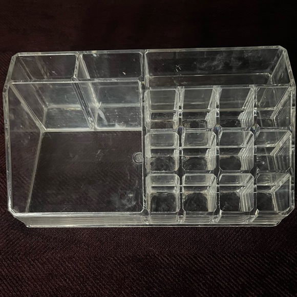 MULTI - SECTION CLEAR MAKEUP ORGANIZER - Picture 3 of 7